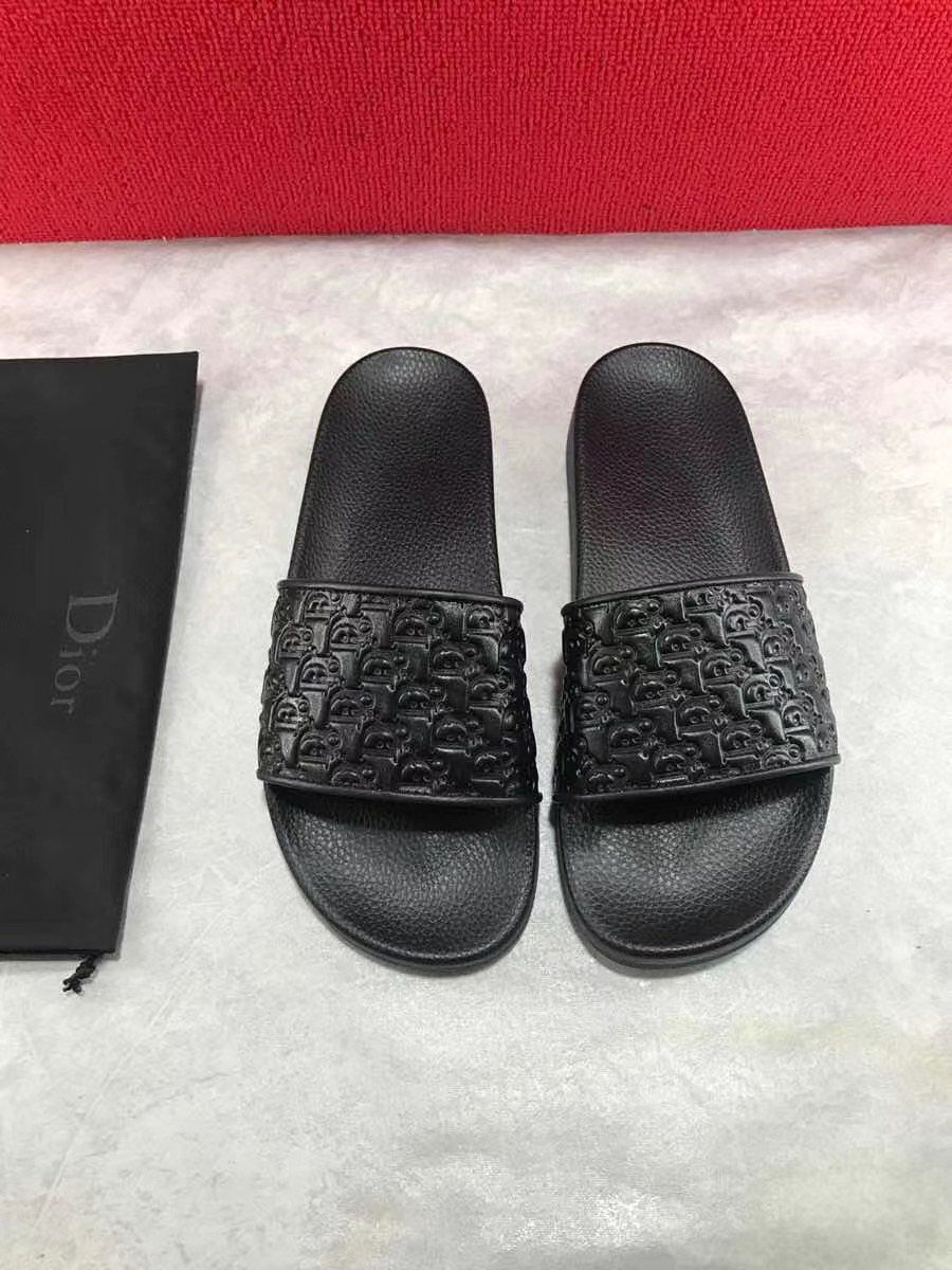 Dép Dior nam siêu cấp màu đen hoạ tiết dập nổi DDR01