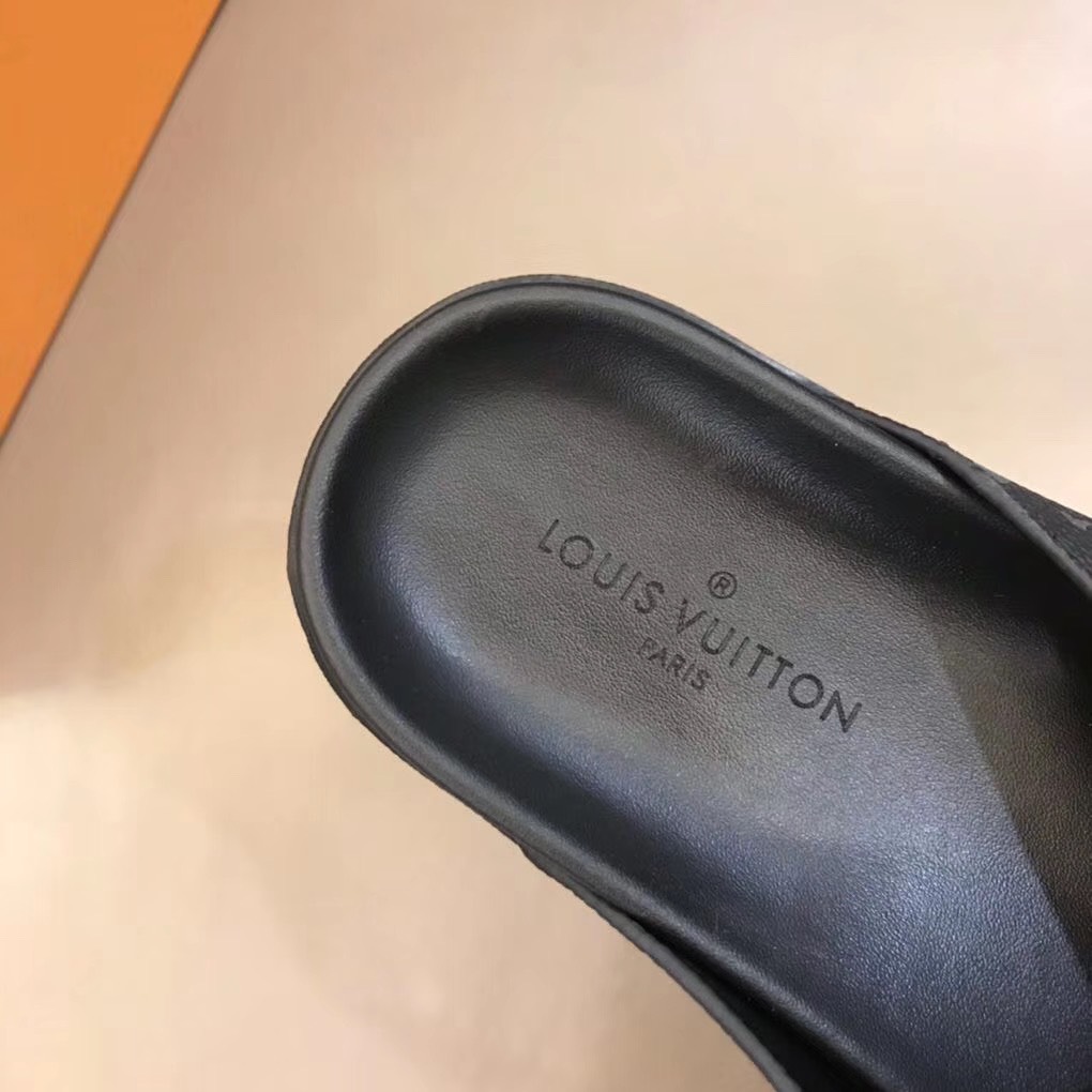 Dép Louis Vuitton nam siêu cấp quai chéo hoa ghi đen DLV27