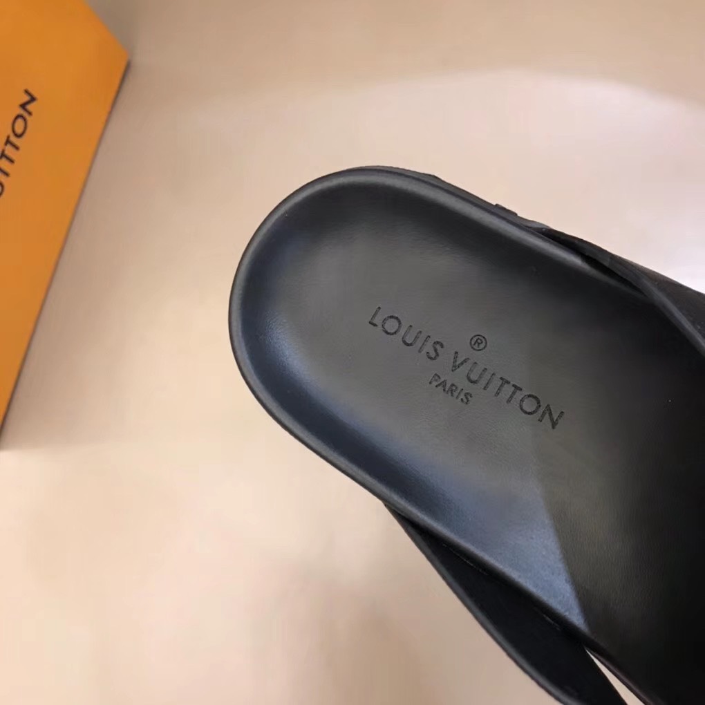 Dép Louis Vuitton nam siêu cấp quai chéo hoạ tiết nổi DLV17