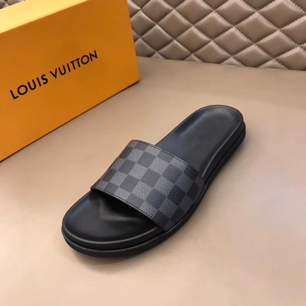 Dép Louis Vuitton nam like auth quai ngang caro ghi đen DLV04