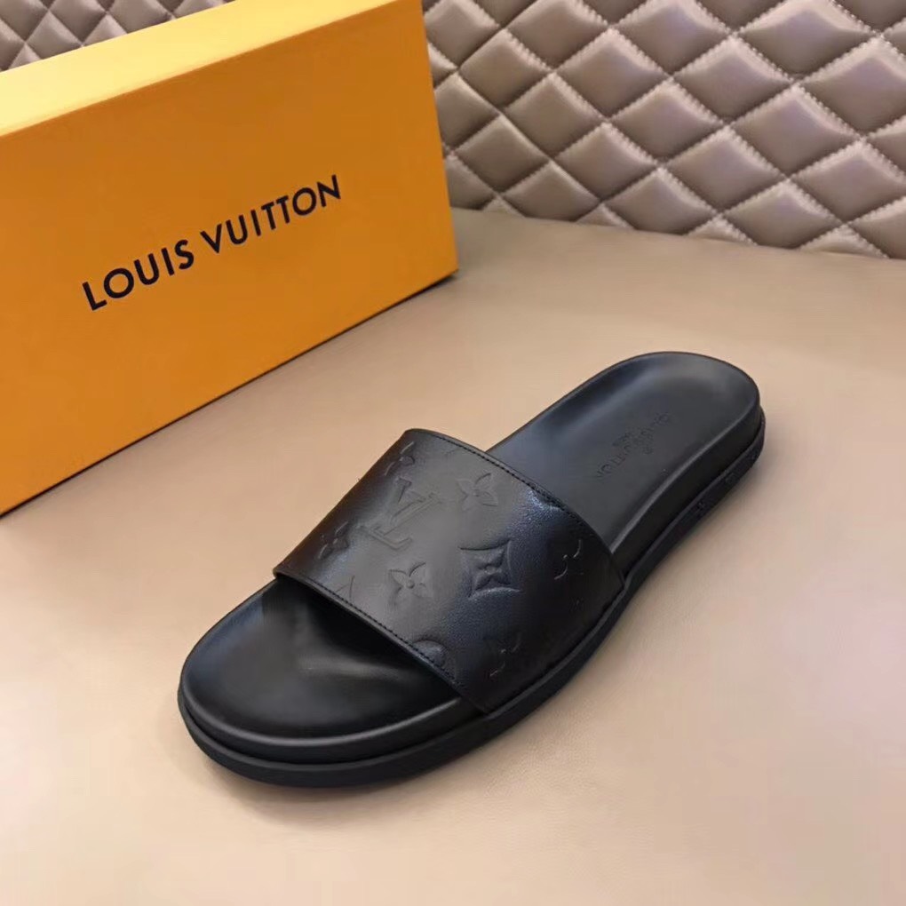 Dép Louis Vuitton nam like auth quai ngang hoạ tiết chìm DLV14