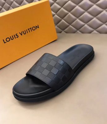 Dép Louis Vuitton nam siêu cấp quai ngang hoạ tiết nổi DLV19