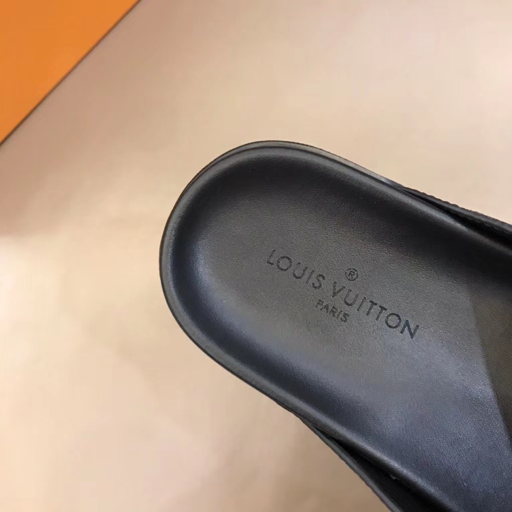 Dép Louis Vuitton nam siêu cấp xỏ ngón hoa ghi đen DLV30