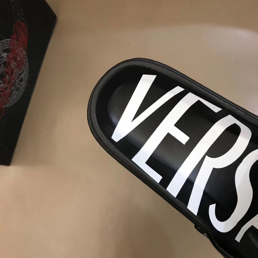 Dép Versace nam siêu cấp đen hoạ tiết logo Medusa trắng DVS11