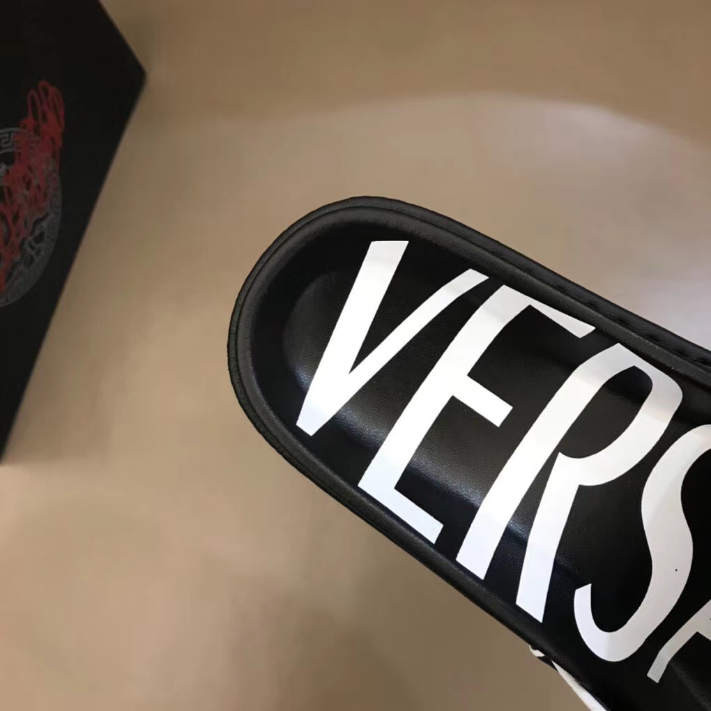 Dép Versace nam siêu cấp màu đen hoạ tiết nổi DVS12