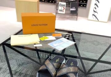 Dép Louis Vuitton nam siêu cấp quai chéo họa tiết hoa nâu đế viền trắng DLV32