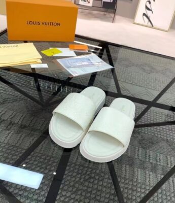 Dép Louis Vuitton nam siêu cấp quai ngang họa tiết hoa màu trắng DLV40