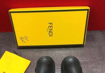 Dép nam Fendi siêu cấp quai chéo họa tiết logo màu vàng DFD21
