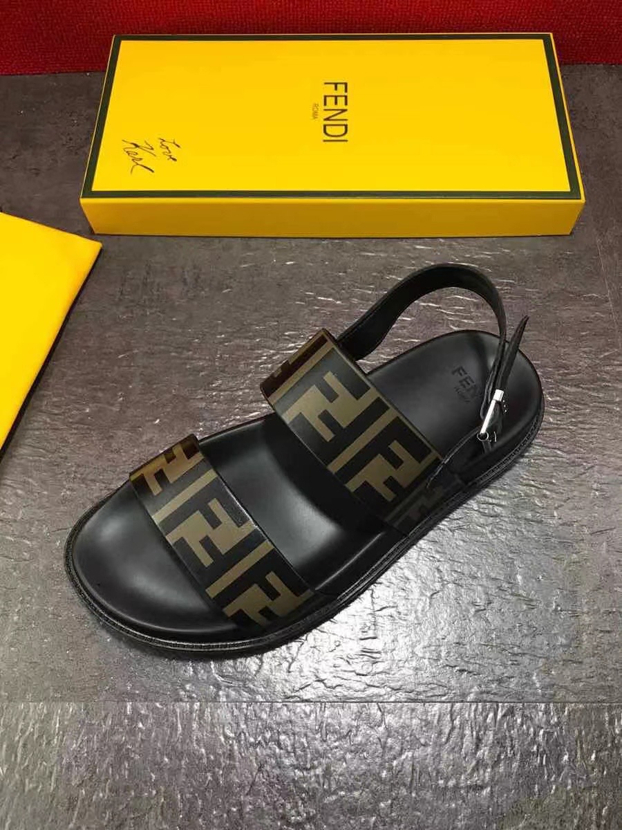 Dép nam Fendi siêu cấp sandal họa tiết logo màu vàng DFD22
