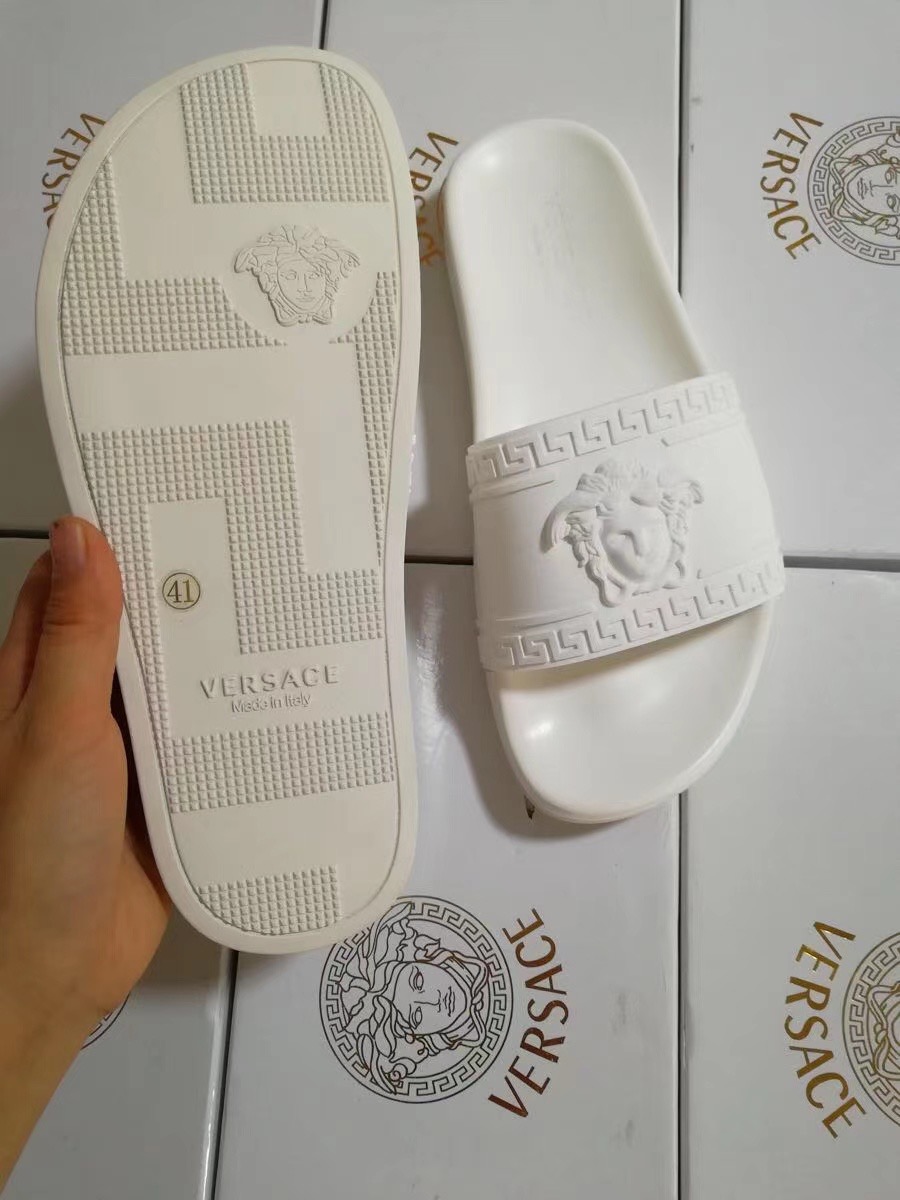 Dép nam Versace siêu cấp quai ngang hoạ tiết logo viền nổi full trắng DVS17